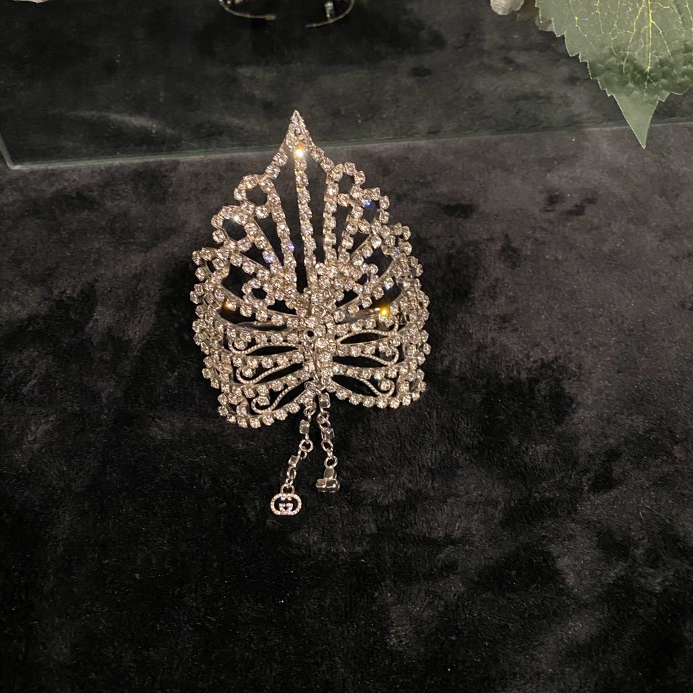 Elegant Silver Leaf Brooch